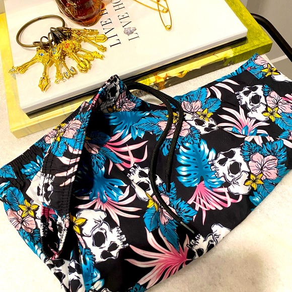 Mens skull swim shorts - Picture 2 of 3